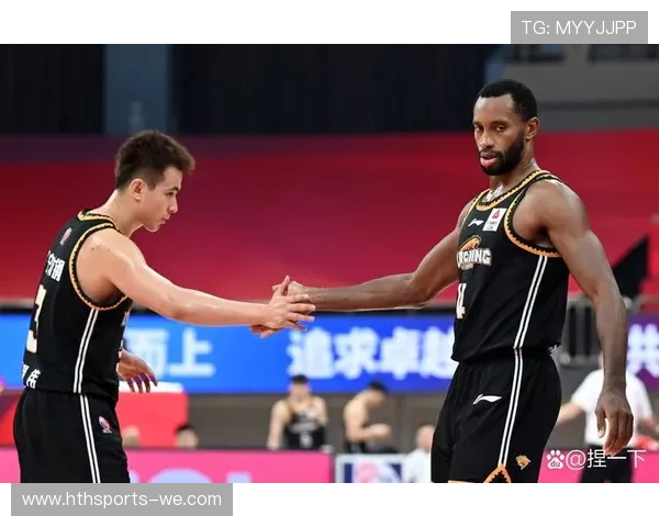 CBA联赛激战正酣,强队碰撞和新秀崛起引发球迷热议 CBA联赛激战正酣,强队碰撞和新秀崛起引发球迷热议